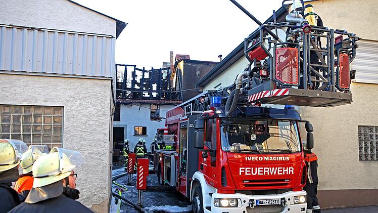 Bei einem Brand in Lisberg-Trabelsdorf entstand am Donnerstagnachmittag erheblicher Sachschaden. Foto: NEWS5 / Herse