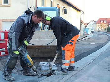 In der kommenden Woche wird die Aischer Hauptstraße asphaltiert und  soll  bis Freitag freigegeben werden. Jann Weckel