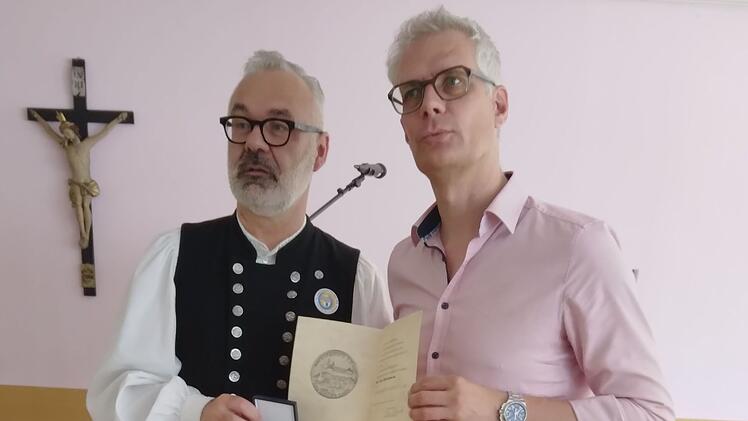 Forchheim: Oberb&uuml;rgermeister Dr. Uwe Kirschstein erh&auml;lt "Braunauer Medaille&ldquo; - "Dank und Anerkennung"