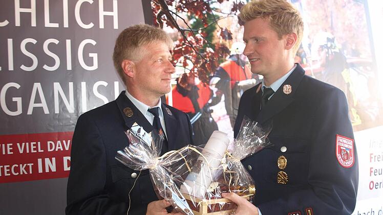 Reiner Kuhn übergab das Kommando der Feuerwehr an seinen jüngeren Bruder Michael. Fotos: Archiv Stefan Geiger
