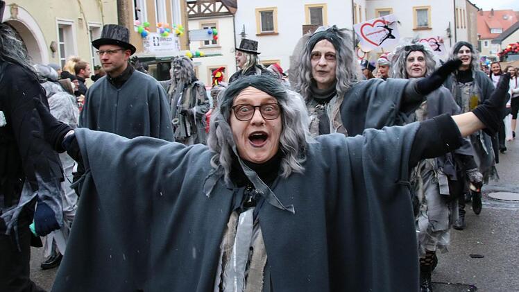 Marktplatztreiben in Stadtsteinach. Foto: Jürgen Gärtner