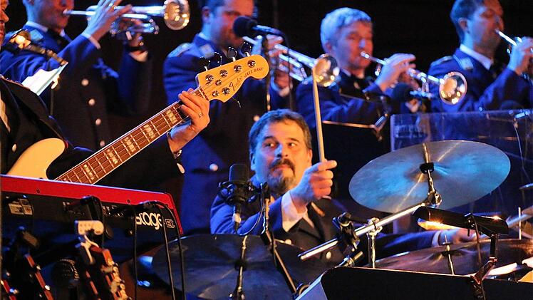 Rhythmischer Mittelpunkt: Ralph Winter Foto: Gerd Schaar