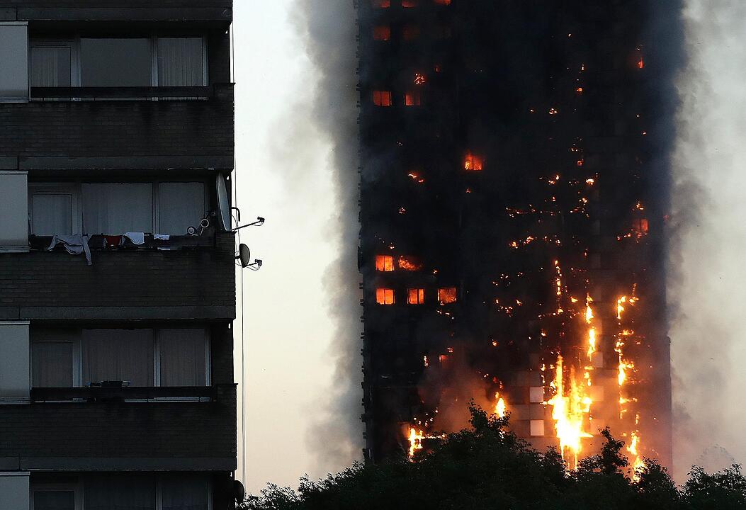 Großbrand in Londoner Hochhaus