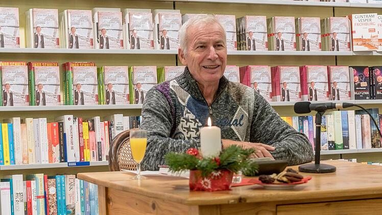 Buchvorstellung von und mit Rettl Motschenbacher in der Bücherei Hübscher. Foto: Wolfram Schmidt