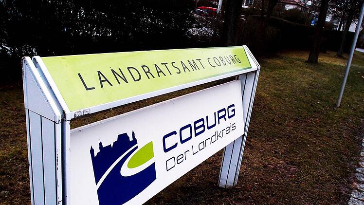 Das Landratsamt hebt die Ausgangssperre auf.