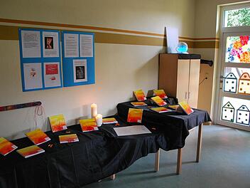 ein blick in den Ausstellungsraum im Kindergarten, in dem beachtliche Kunstwerke zu bewundern waren.   Foto: Ewald Stretz