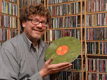 CD oder Vinyl: Ronald Rinklef hat 7000 Scheiben mit Filmmusik.Foto: Matthias Einwag