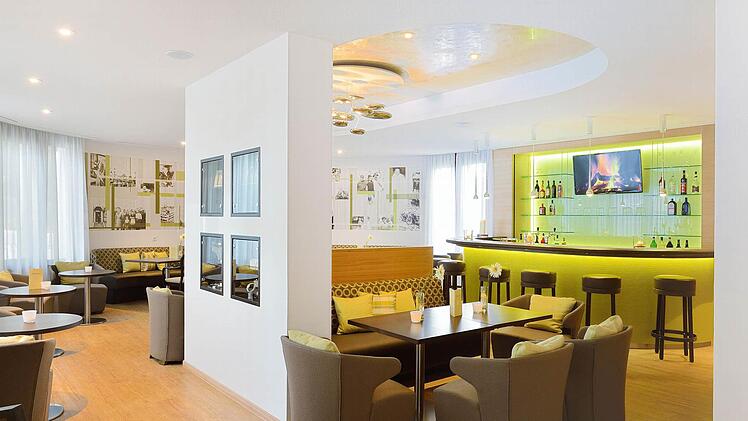 Die Hotel-Lobby mit integrierter Bar.