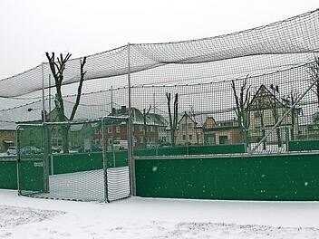 Erst wenige Monate im Betrieb und schon häufen sich die Beschwerden. Zu laut sagen die Anwohner und klagen über Knallgeräusche, wenn der Ball auf die Bande trifft. Foto: Gerda Völk