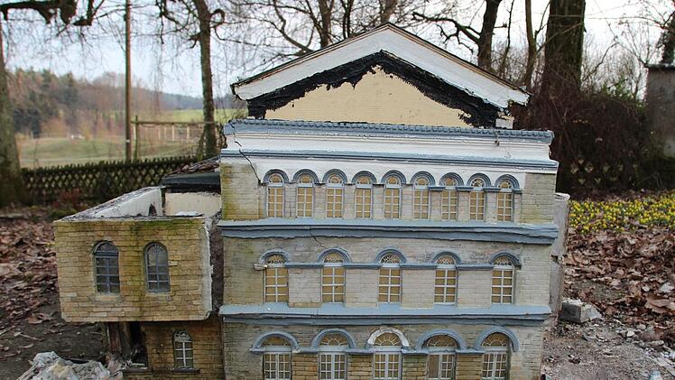 Nach dem aktuellen Stand ist das Landestheater nicht mehr zu retten. Das Gebäude wurde in Plattenbauweise erstellt und lässt sich nicht auseinanderlegen. Christiane Lehmann