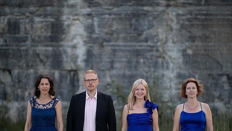 The Bauer Quartet kommt nach Ebenhausen. Sopranistin Lisa Bauer ist die Ur-Großnichte von John Bauer, dem berühmten schwedischen Märchenillustrator, dessen Vater Josef Bauer in Ebenhausen geboren wurde und dem in Ebenhausen das "John-Bauer-Museum"...