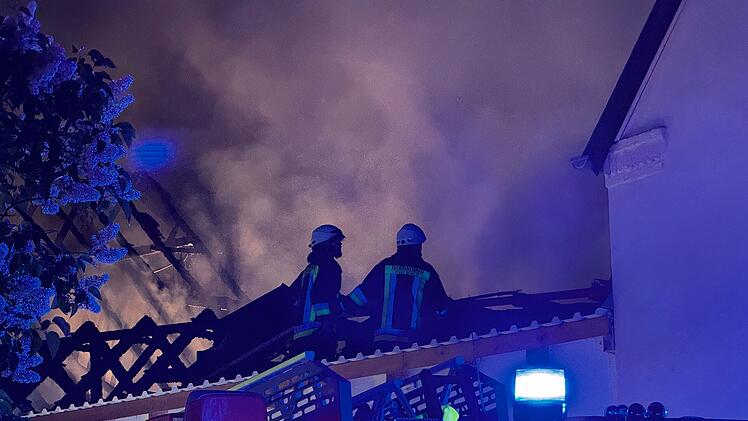 Großbrand in Bronn: Gebäude nicht mehr zu retten