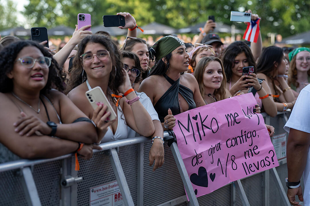 Mit vielen internationalen und nationalen Live-Acts.