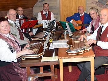 Die Stubenmusik Rothenkirchen wird wieder in der Frankenwaldklinik mit zarten Klängen und adventlichen Weisen dabei sein. Foto: K.-H. Hofmann