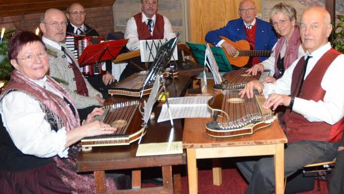 Die Stubenmusik Rothenkirchen wird wieder in der Frankenwaldklinik mit zarten Klängen und adventlichen Weisen dabei sein. Foto: K.-H. Hofmann