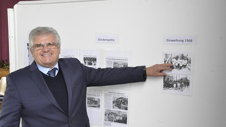 Dietmar Schmitt von der Kirchenverwaltung war 1968 Ministrant bei der Einweihung von St. Burkard. Auf sieben Stellwänden haben er und sein Team die Entstehung der Kirche dokumentiert.Peter Klopf