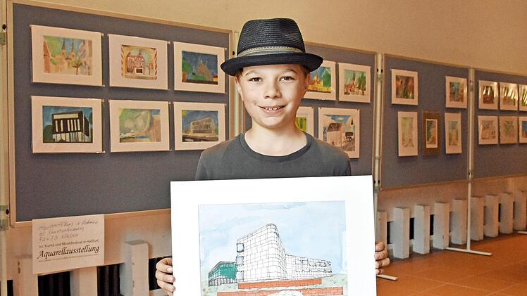 Der elfjährige Lukas Krauser aus Holzhausen, einer der Schüler von Janna Liebender-Folz, hat beim Aquarellkurs das Regiomontanus-Gymnasium Haßfurt im Bild festgehalten. Fotos: Ulrike Langer