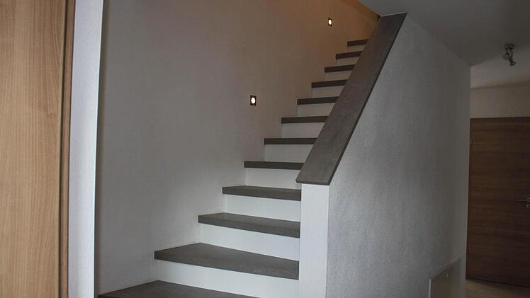 Die Treppe ist mit ein Hingucker im Flur.Foto: Katja Müller
