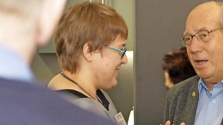 Stellvertretende Redaktionsleiterin Annett Lüdeke mit Dieter Galm. Foto: Arkadius Guzy