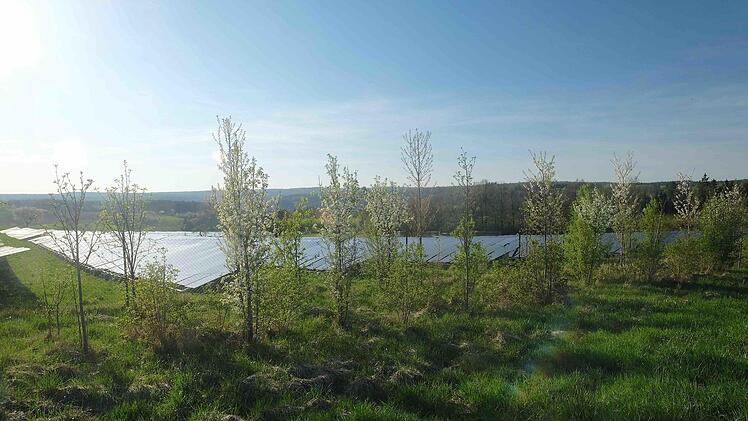 Der neue Solarpark Völkersleier soll anders als die bestehende Photovoltaikanlage werden. Gerd Schaar