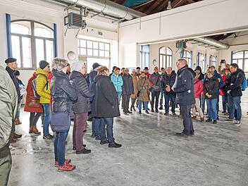 Michael Fiedeldey, Geschäftsführer der Stadtwerke Bamberg, beantwortete viele Fragen zum Energie- und Mobilitätskonzept auf dem Lagarde-Campus.  Foto: Stadtarchiv/Sonja Seufferth