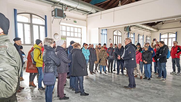 Michael Fiedeldey, Geschäftsführer der Stadtwerke Bamberg, beantwortete viele Fragen zum Energie- und Mobilitätskonzept auf dem Lagarde-Campus.  Foto: Stadtarchiv/Sonja Seufferth