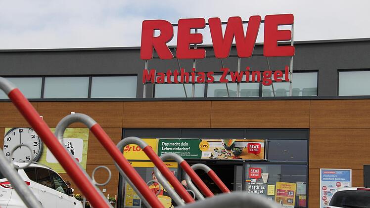 Der Rewe-Markt von Matthias Zwingel im Aischpark-Center in Höchstadt Foto: Christian Bauriedel
