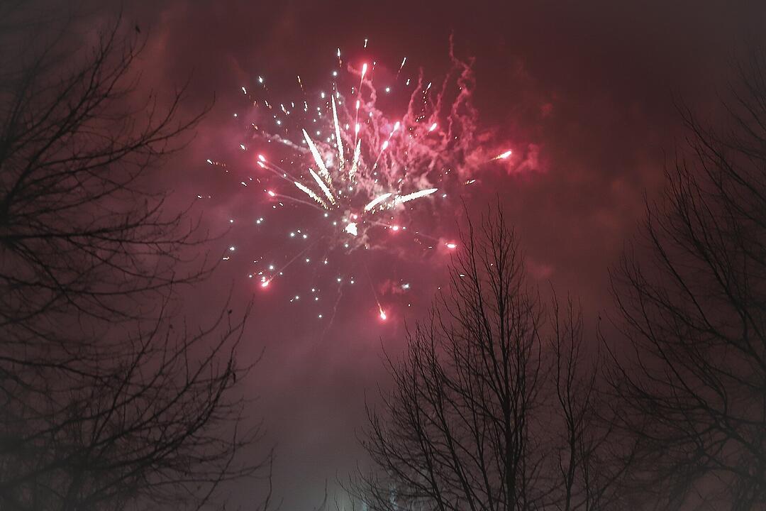 Es wurde in das Jahr 2025 gefeiert.