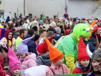 Auch die die Kinder machen beim Faschingszug in Ebenhausen mit.  Fotos: Werner Vogel