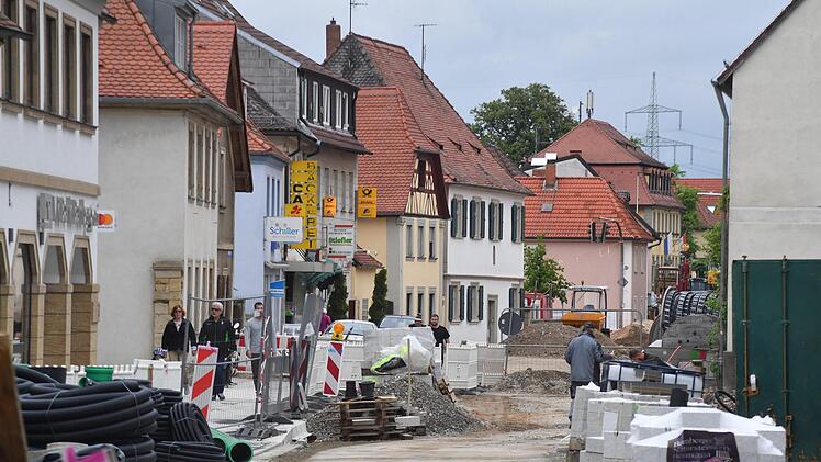 Baustellen aller Art an vielen Projekten - derzeit in HallstadtFoto: Ronald Rinklef