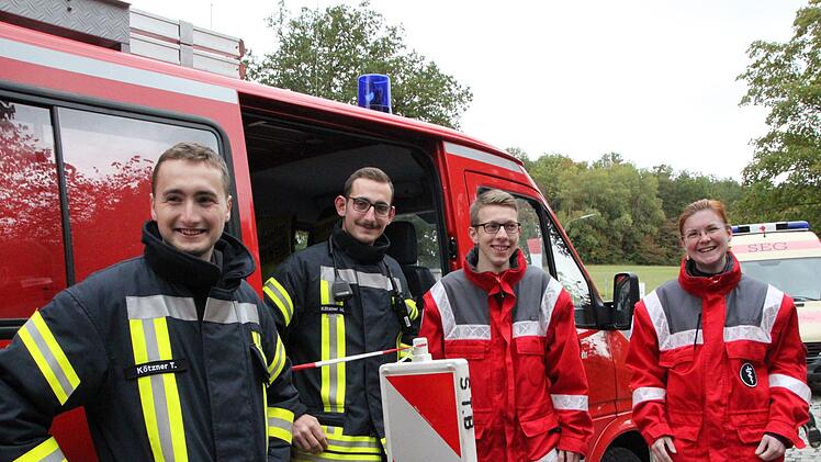 Die Sanitäter sind ebenfalls im Einsatz. Foto: Ulrike Müller