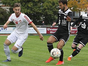 Philipp H&ouml;rnes (links) traf in dieser Saison schon achtmal f&uuml;r den SV Memmelsdorf. Foto: sportpress