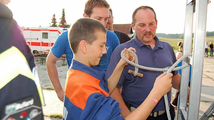 Felix Hagl bei der Knotenübung