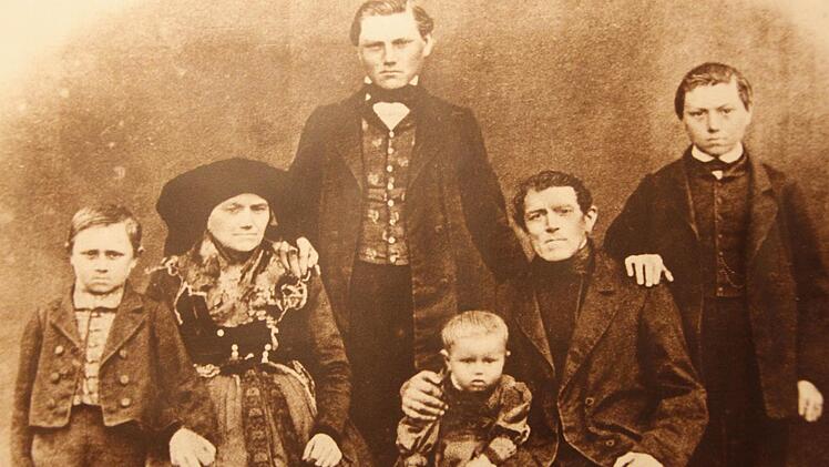 Der Urvater der Gastwirtsdynastie, Elias Kroder (zweiter von rechts) mit seiner Familie.