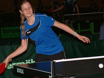 Julia Bittan von der SpVgg Hausen gab nur einen Satz unter zehn A-Schülerinnen ab. Foto: Hans Franz