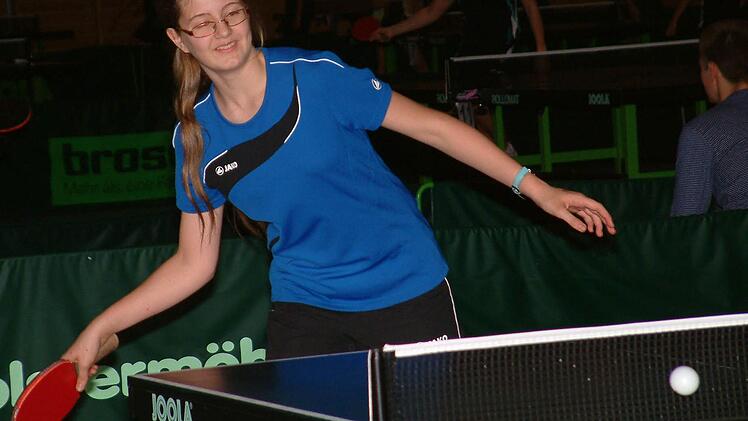 Julia Bittan von der SpVgg Hausen gab nur einen Satz unter zehn A-Schülerinnen ab. Foto: Hans Franz