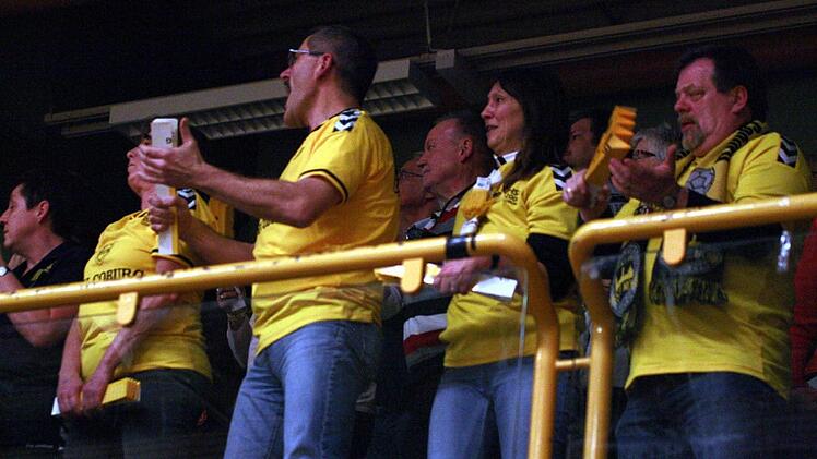 Die treuen HSC-Fans, darunter auch die Eltern von HSC-Rechtsaußen Lukas Wucherpfennig aus kiel, feuerten den HSC 2000 lautstark an.