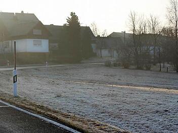 Die Hirschfelder Gemeinderäte stellten den Antrag, auf diesem Stück der KC 18, vom Ortsausgang bis zum Friedhof einen Gehweg anzubringen.  Foto: Veronika Schadeck