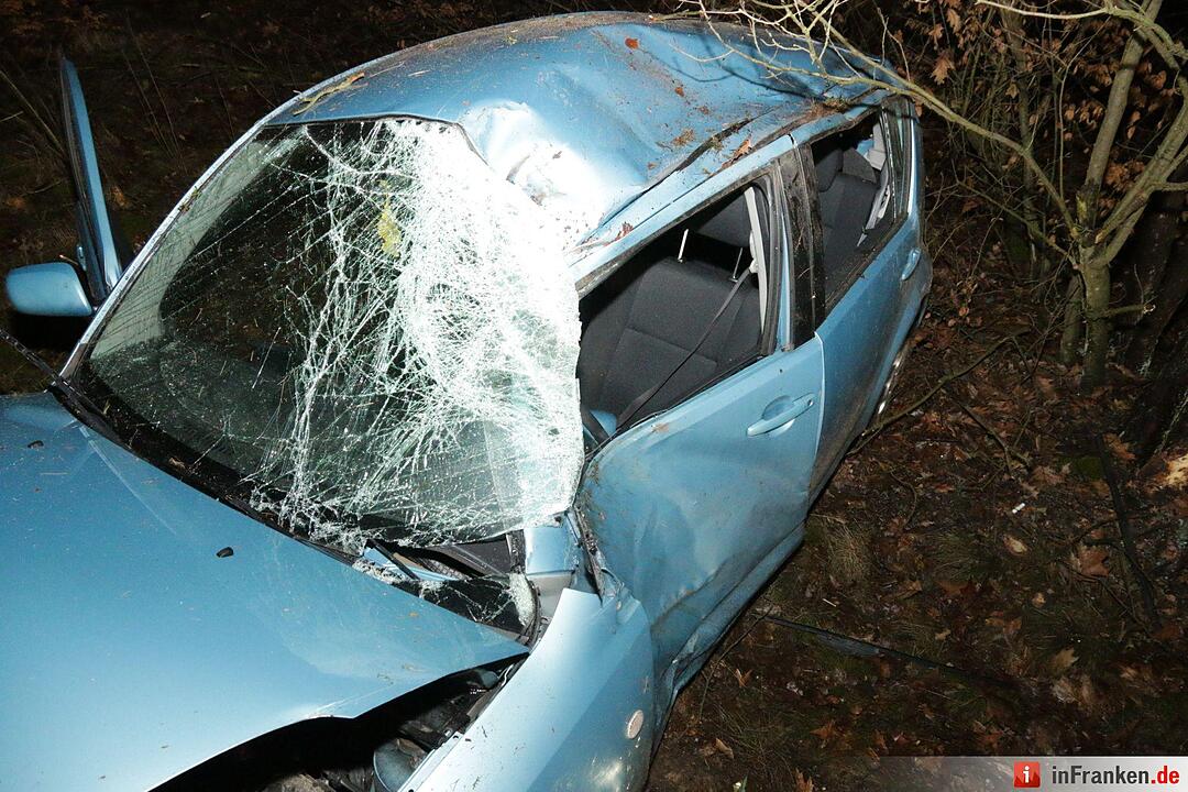 Unfall auf B505: Frau prallt mit Pkw gegen Baum