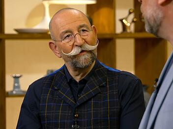 Schmuck wird in "Bares für Rares" oft für viel Geld verkauft. Doch diesmal reagierte Horst Lichter schockiert über die Expertise: "Oh, das tut weh!"