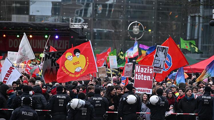 Proteste gegen H&ouml;cke-Rede