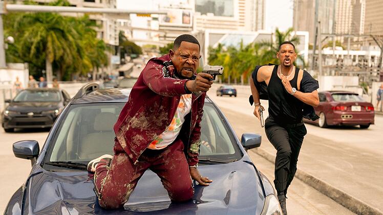 Normale Fortbewegung? Nicht mit Marcus (Martin Lawrence, links) und Mike (Will Smith)!