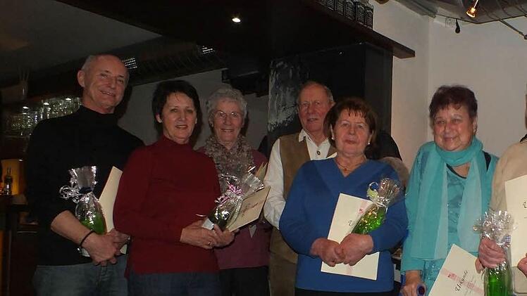 Die Geehrten (von links) Paul Wewetzer, Zdenka Wewetzer, Erika Jäger, Hans Berger, Luise Berger, Franziska Welker, Josef Welker, Andreas Herbig, Wolfgang Welker