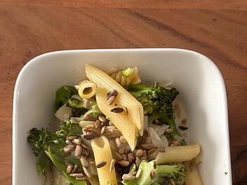 One Pot Pasta mit Brokkoli.
