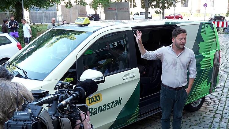 Wahlkampf: Gr&uuml;nen-Chef wird zum Taxifahrer