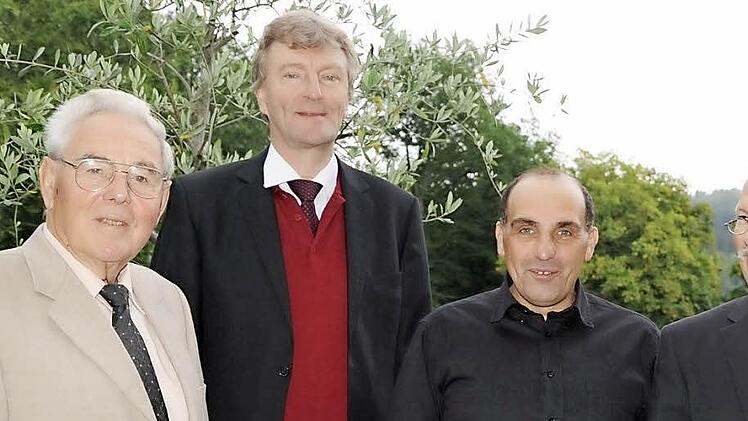 Die Zusammenarbeit zwischen dem Bayerischen Kammerorchester Bad Brückenau und dessen Freundeskreis funktioniert sehr gut. Auf das Jubiläumskonzert zum 25-jährigen Bestehen des Freundeskreises freuen sich (von links) Herbert Deppisch (Gründungsmitglied und langjähriger Vorsitzender), Chefdirigent Johannes Moesus, Schatzmeister Wolfgang Reichelt und Joachim Hunger, der dem Freundeskreis seit 2011 vorsteht.