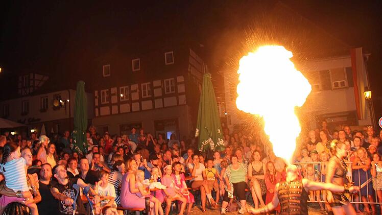 Die Feuershow im vergangenen Jahr zog die Besucher des Mittelalterfests in ihren Bann.  Foto: Leonie Fößel