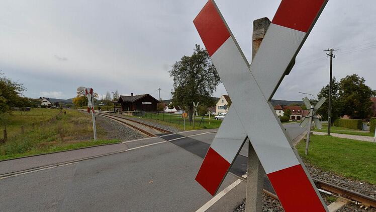 An diesem unbeschrankten Bahnübergang in Reckendorf häufen sich die Unfälle. Foto: Ronald Rinklef