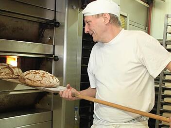 Kein Glyphosat im Mehl, sagt Grünwehrbeck Ralf Groß. Er ist sich sicher, denn: Bauern dürfen bei sogenanntem Brotgetreide sowie bei Braugerste das Herbizid laut gesetzlicher Vorgaben nicht sprühen. Foto: BR-Archiv