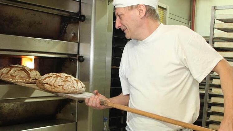Kein Glyphosat im Mehl, sagt Grünwehrbeck Ralf Groß. Er ist sich sicher, denn: Bauern dürfen bei sogenanntem Brotgetreide sowie bei Braugerste das Herbizid laut gesetzlicher Vorgaben nicht sprühen. Foto: BR-Archiv